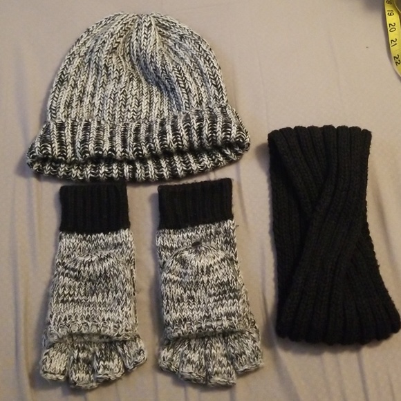 American Eagle Outfitters Accessories - AE Tobbogan and Gloves